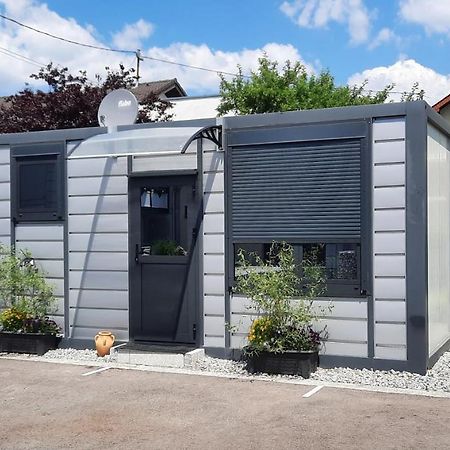 Gemuetliches Tiny Home Mit 30M2 Inklusive Kochmoeglichkeit Lenzing エクステリア 写真